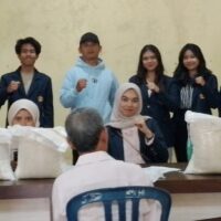 “Beras dan Harapan”: Mahasiswa KKN Unpad Bersama Warga Sukalaksana Wujudkan Gotong Royong dalam Penyaluran Bantuan Pangan